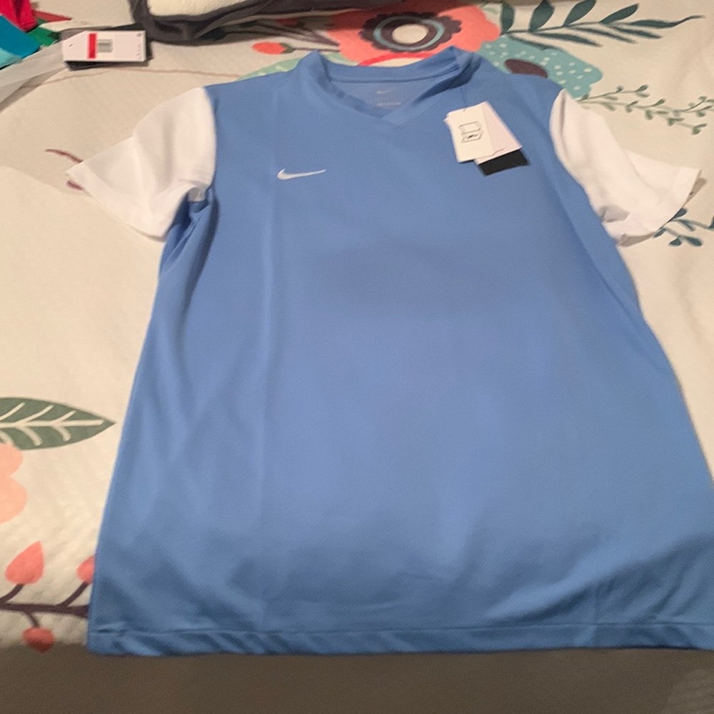 NWT Nike dri-fit shirt slim fit